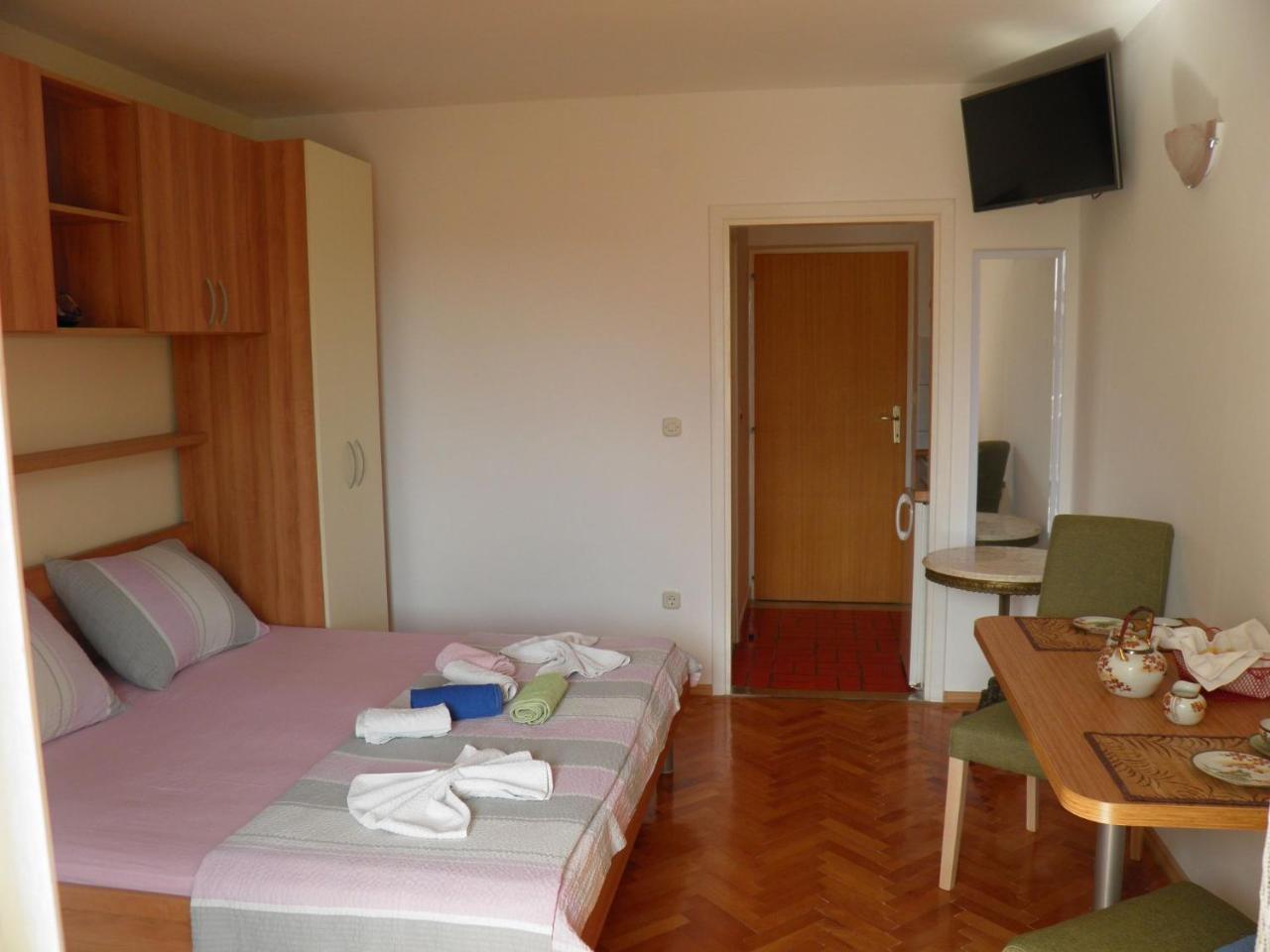 بريلا Apartments Angela - With Beautiful Courtyard المظهر الخارجي الصورة