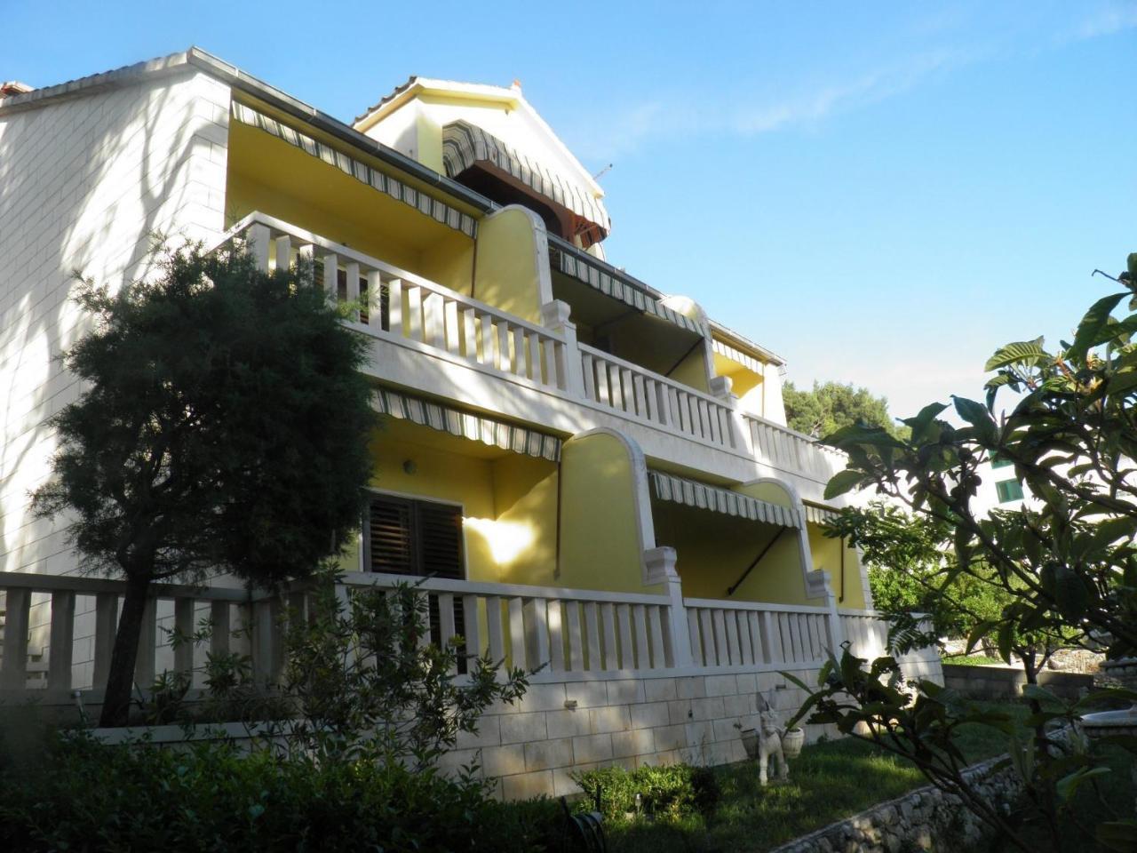 بريلا Apartments Angela - With Beautiful Courtyard المظهر الخارجي الصورة